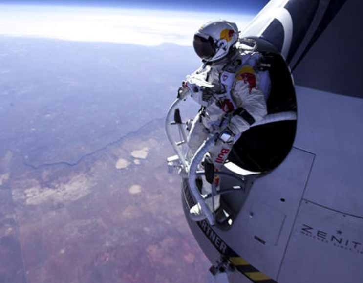 如果飞船失控被迫在太空跳伞，会经历什么事？有机会重返地球吗